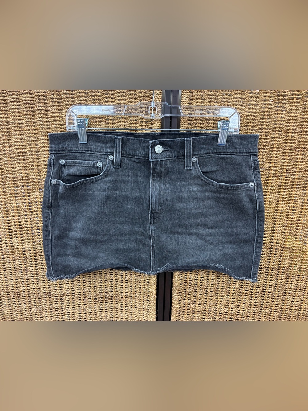 Levi’s Black Wash Raw Hem Denim Mini Shorts Skirt W30 Y2K